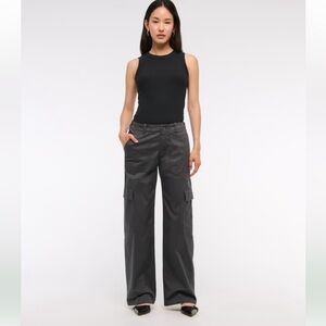 Abercrombie & Fitch Women's Straight
Leg Black Cargo Pants Size 28